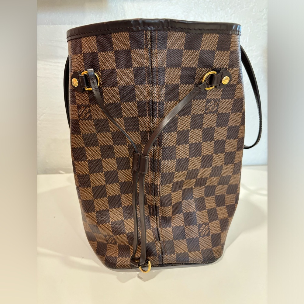 Authentic Louis Vuitton - Picture 8 of 14